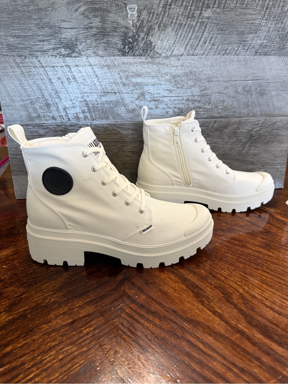 NWT Women’s Size 10 White Palladium Pallabase Twill High Top Ankle Boots
